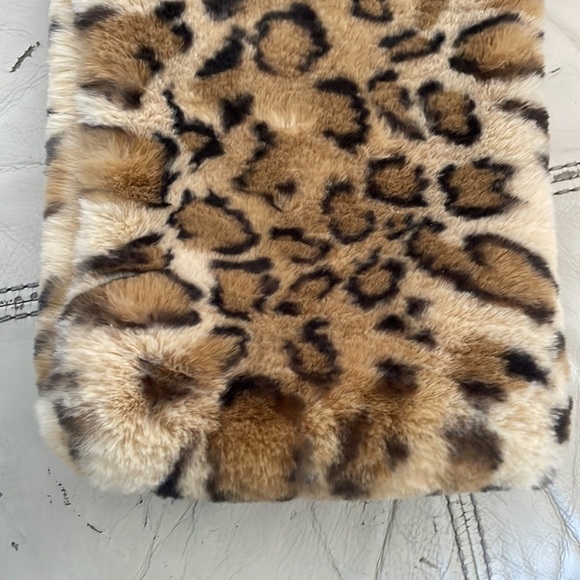 The cashmere project leopard print wrap/scarf — NWT $98 retail - Picture 6 of 10